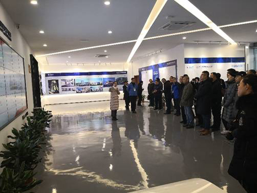 寧波高質(zhì)量發(fā)展研討會(huì)大連理工大學(xué)2018創(chuàng)新創(chuàng)業(yè)寧波行團(tuán)隊(duì)來我司產(chǎn)業(yè)園參觀