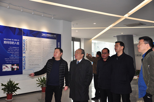 池州市政協主席張夏林、青陽縣縣長鞏文生一行調研柯力