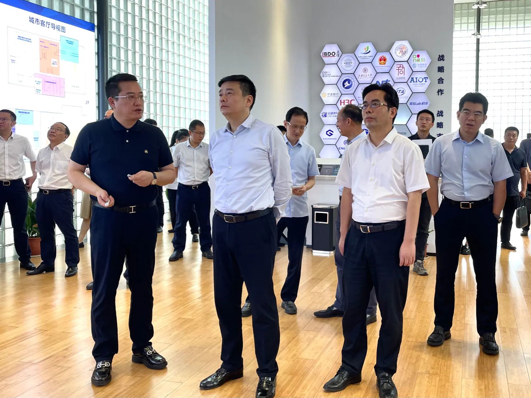 寧波市委副書記、市長湯飛帆一行蒞臨柯力傳感考察調研