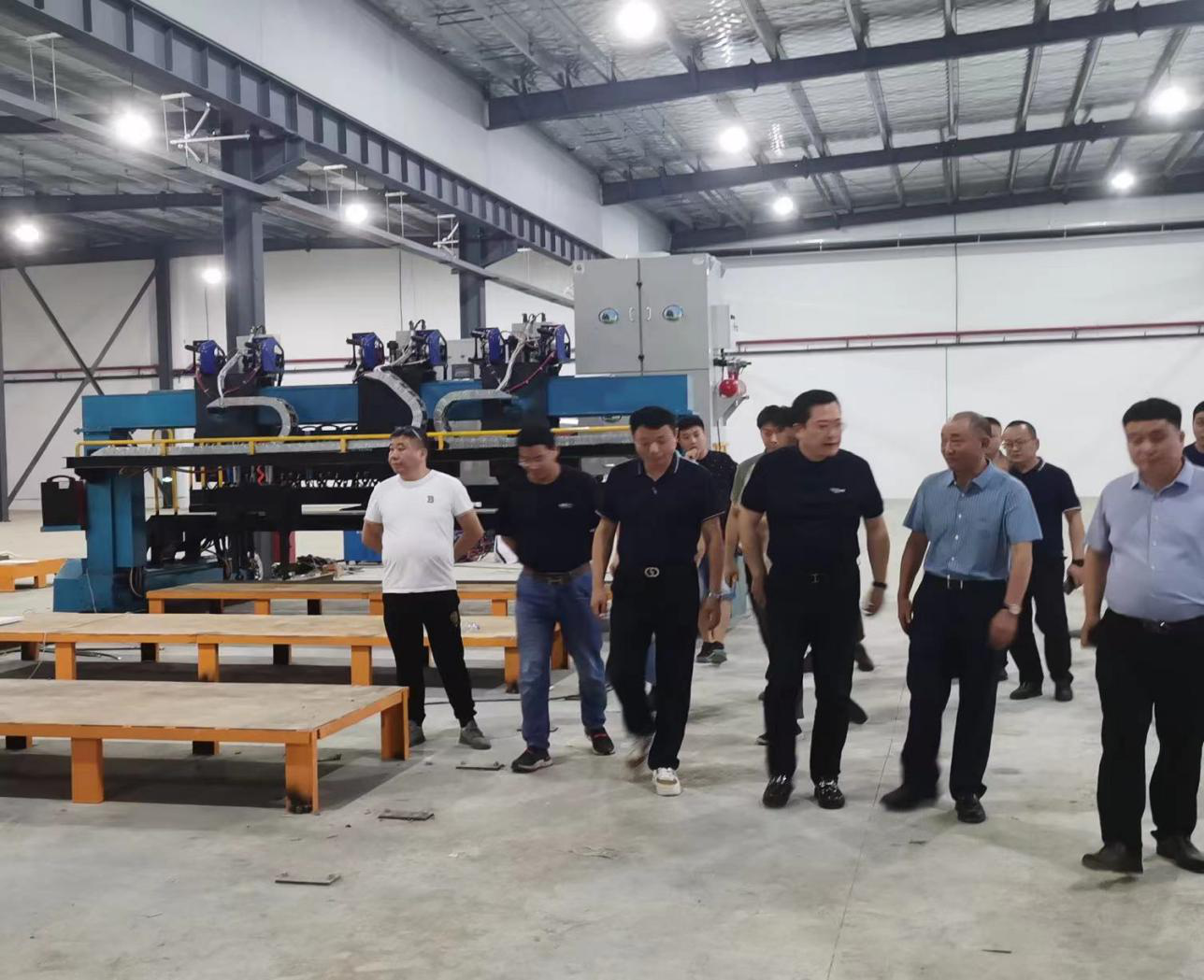 集團(tuán)董事長兼總裁柯建東蒞臨安徽公司指導(dǎo)工作