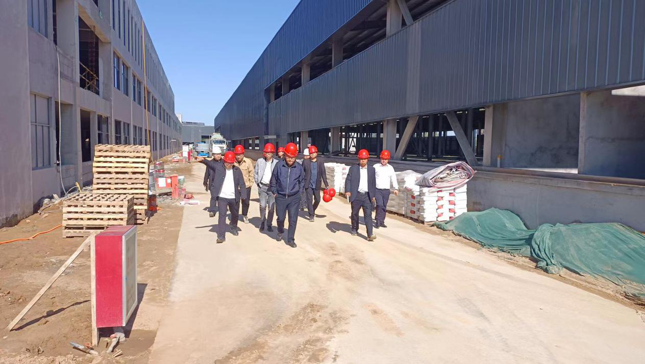 集團(tuán)董事長兼總裁柯建東蒞臨鄭州公司指導(dǎo)工作